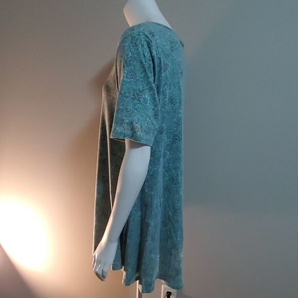 LuLaRoe Green & Blue Floral Short Sleeve Tee (S) - Picture 3 of 5